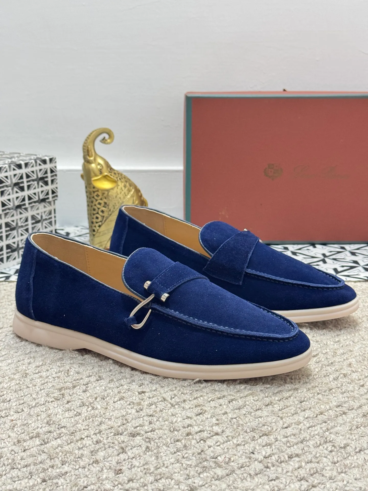 Men's men's shoes 💰380 [New model] 🍓🍓Loro Piana - LP couple model. The new moccasins are made of water-repellent treated suede uppers with rubber soles, a classic. The complex craftsmanship and meticulous structure make the shoes light and soft, allowing you to walk comfortably and freely. Perfect for wearing at the beach or out in the water during the summer. Size: 35-44 (45 customized MH)
